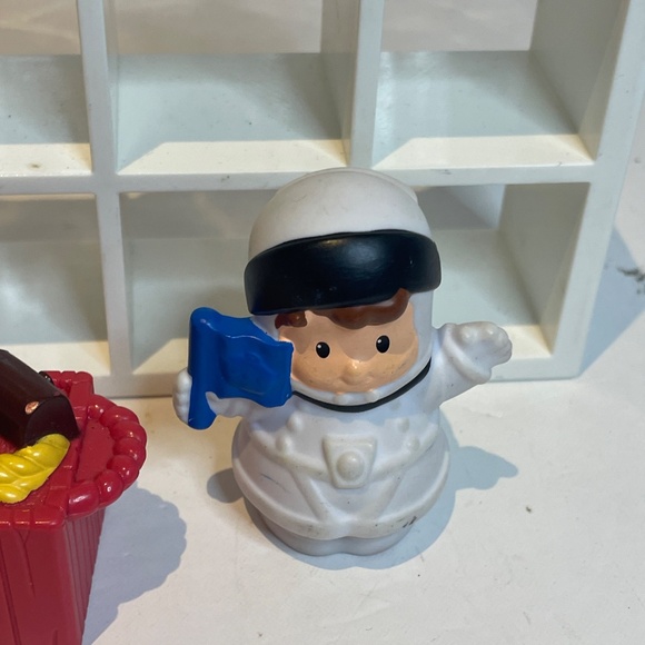 Fisher Price Little People Astronaut & Fireman bundle - Picture 4 of 5